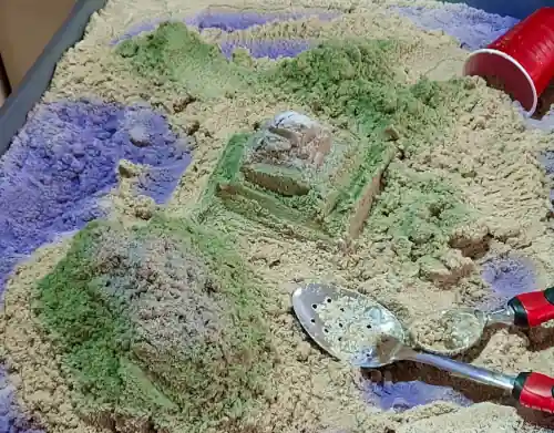 Topographic sand map